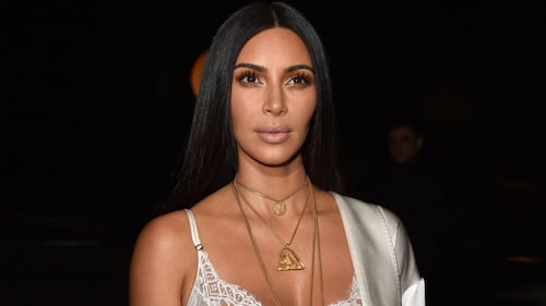 Kim Kardashian, nudo completo allo specchio 9