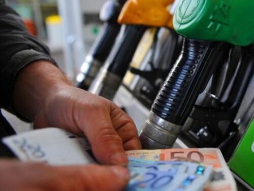 Ancora in aumento i carburanti. Petrolieri: "È colpa delle tasse"