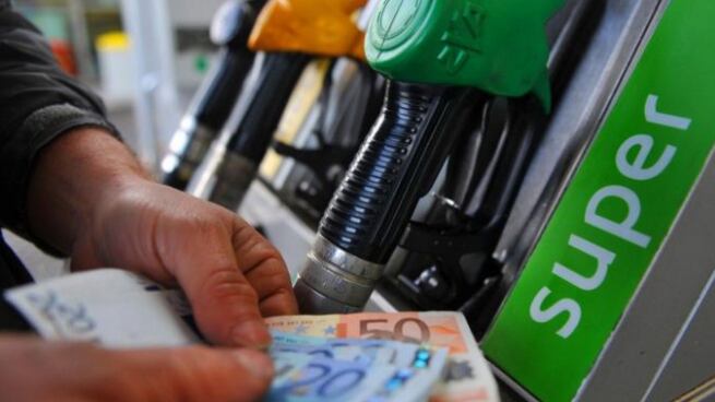 La benzina va su: effetto crisi o furbizia d'estate?