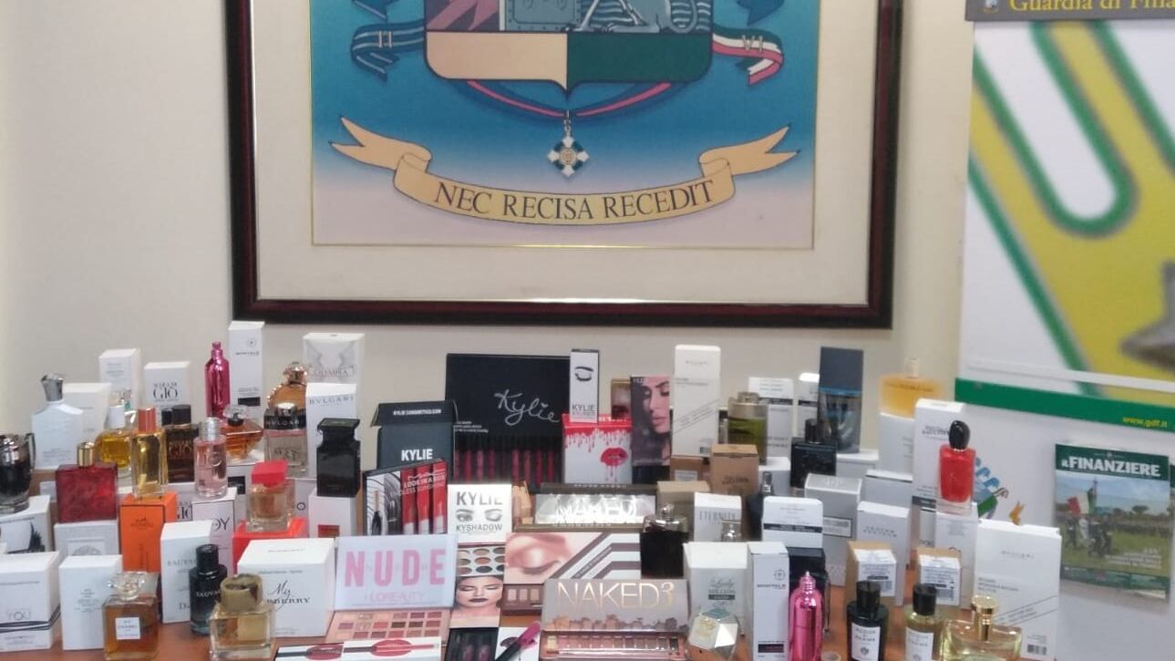 Sequestrate a Bari oltre 8mila confezioni di cosmetici contraffatti