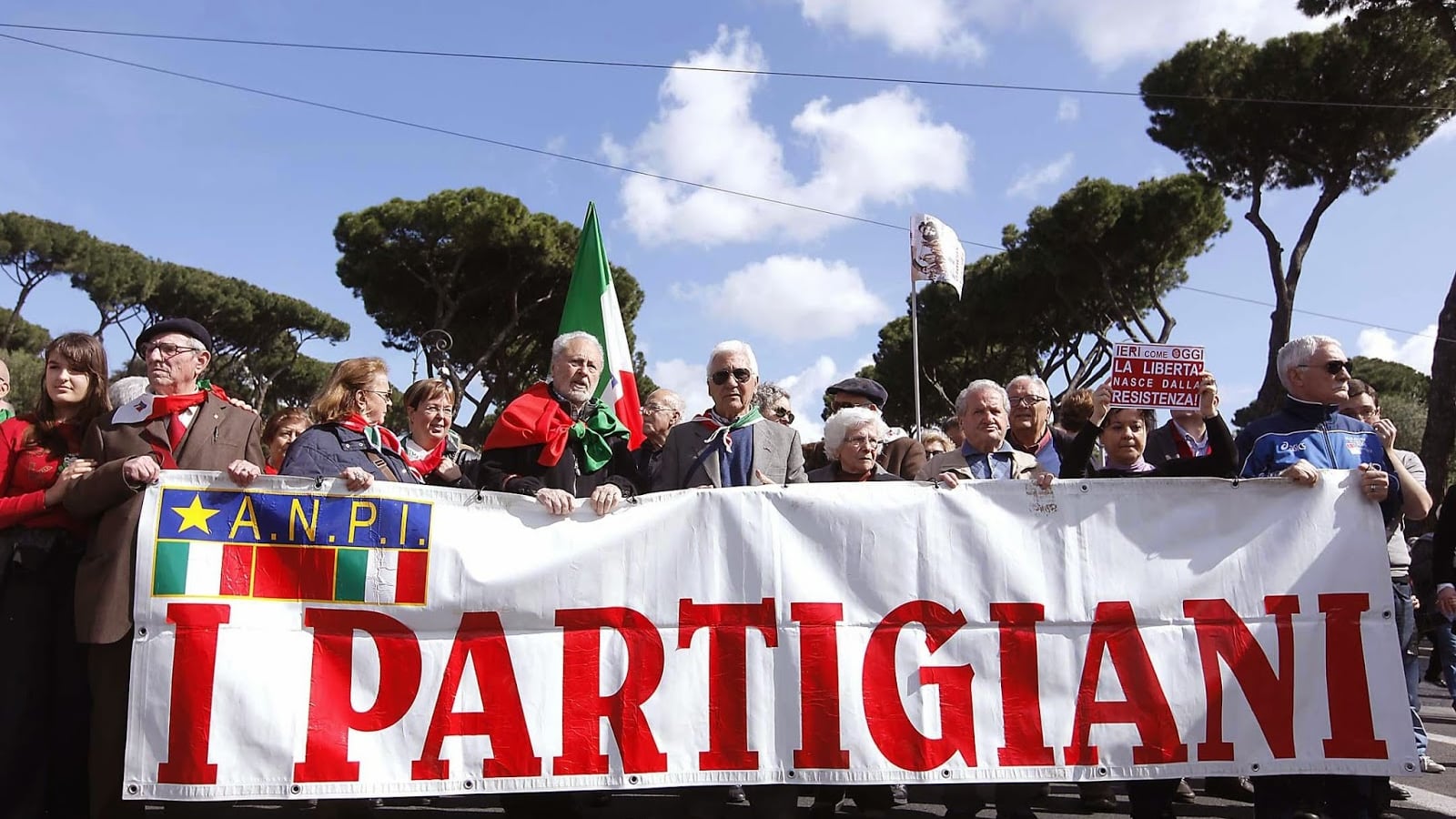 Partigiano trucidò 54 innocenti e il governo gli dà una medaglia