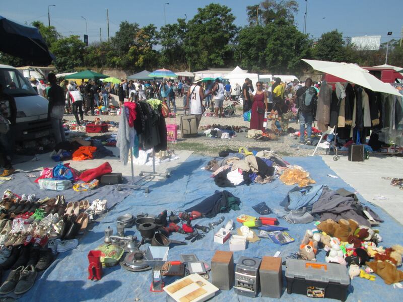 Nel suk della merce illegale ​anche i vigili non entrano 3