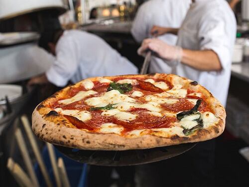 Lavoro per pizzaioli in Romagna, purché non siano napoletani