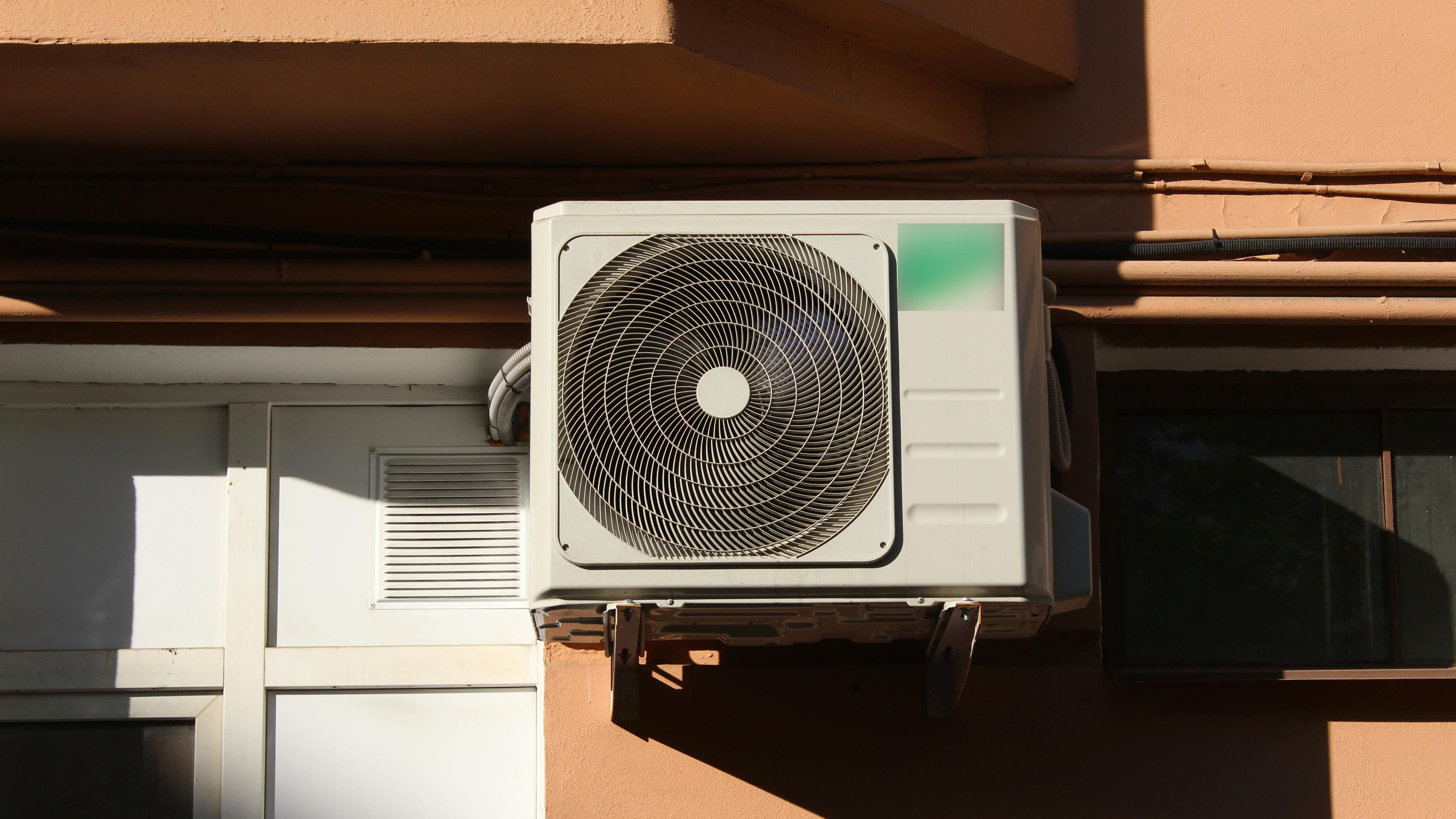Climatizzatore in condominio: regole e limiti