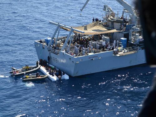 Sbarcati altri 3.700 immigrati: riprende l'invasione via mare