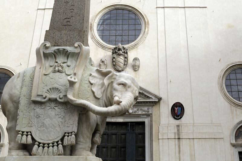 Roma, danneggiato l'Elefantino del Bernini 5