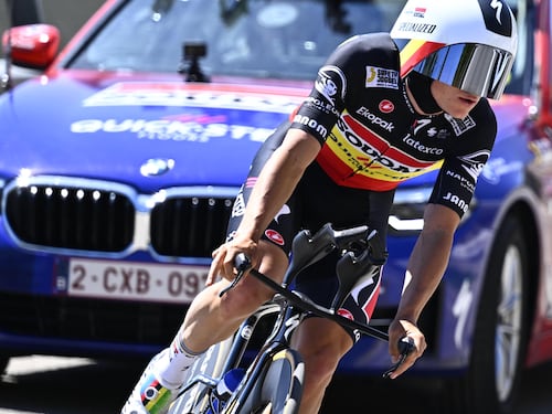 Giro, crono impressionante per Evenepoel. Ganna limita i danni
