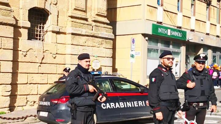 Violenza a Trapani: in due si scagliano contro i carabinieri durante un controllo