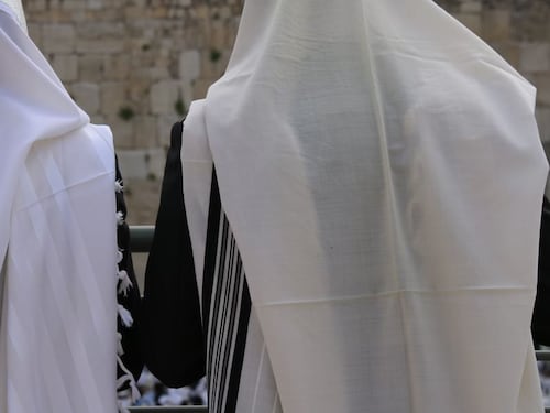 Suore in fuga: in undici lasciano il convento. Le liti sul prosecco e la lettera al Vaticano