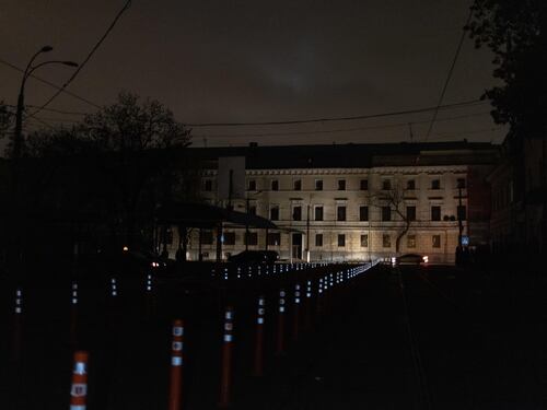 Mosca vuole il blackout di Kiev. "È un genocidio energetico". Il piano: evacuazione di massa