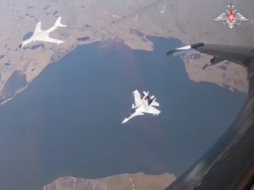 Bombardieri russi e cinesi insieme verso gli Usa: un'amicizia scomoda ma sempre più stretta