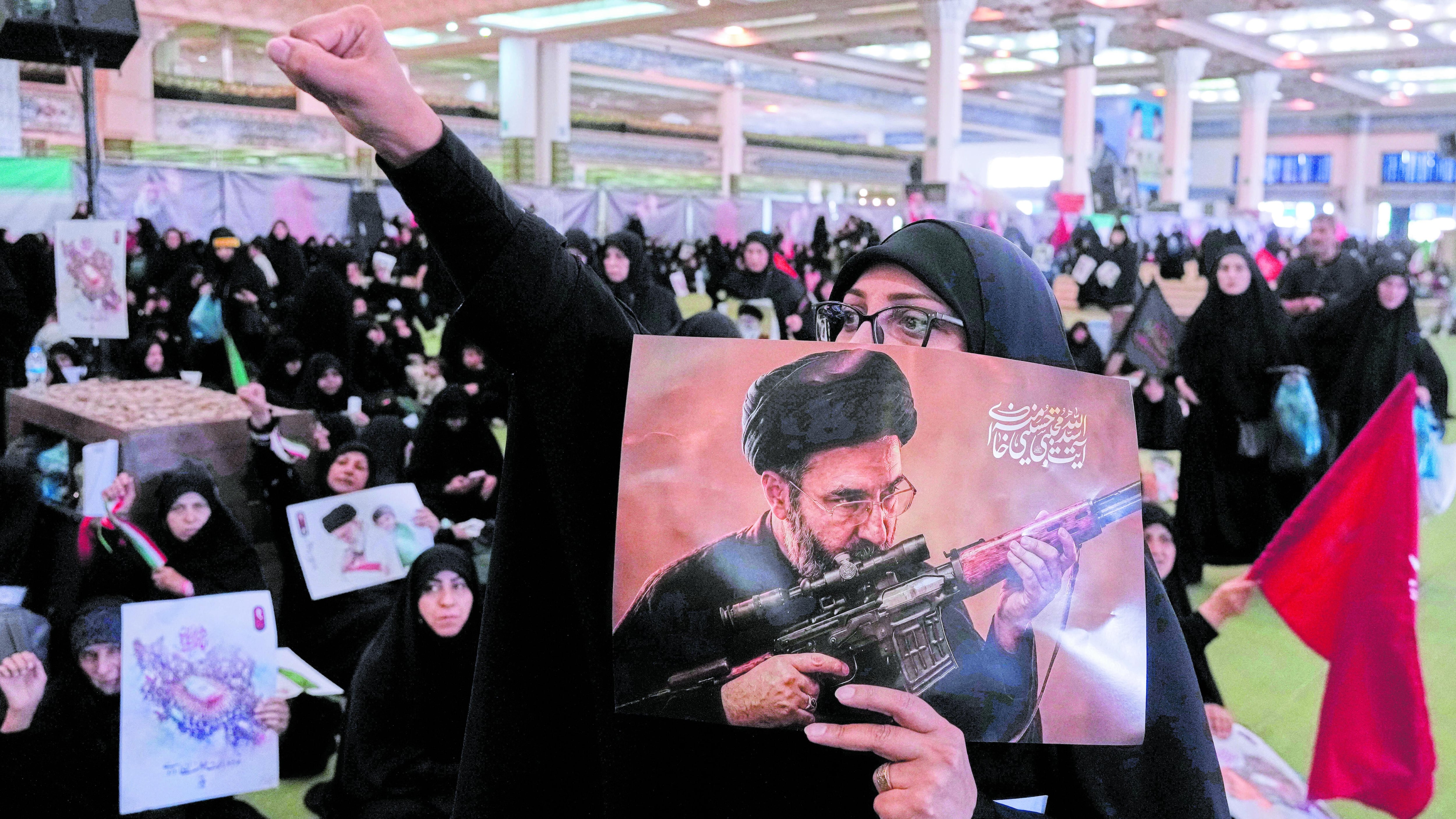 Israele: regime diviso e pasdaran a rischio. "E Khamenei junior non è più nel Paese"