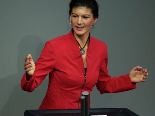 Avance di Afd alla sinistra sovranista. Che rifiuta il rossonero