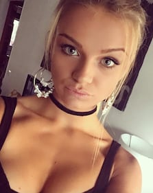 Mercedesz Henger in bikini sulla neve 20