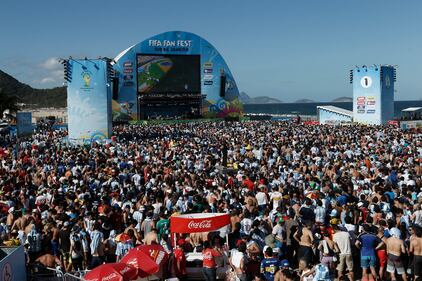 Migliaia di tifosi invadono Rio 7