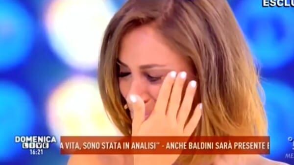 Domenica Live, Malena in lacrime: "Rinnegata da mio padre per i film hard"