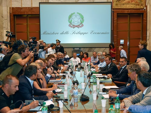 Ilva, trovato l'accordo. Ora parola ai lavoratori con il referendum