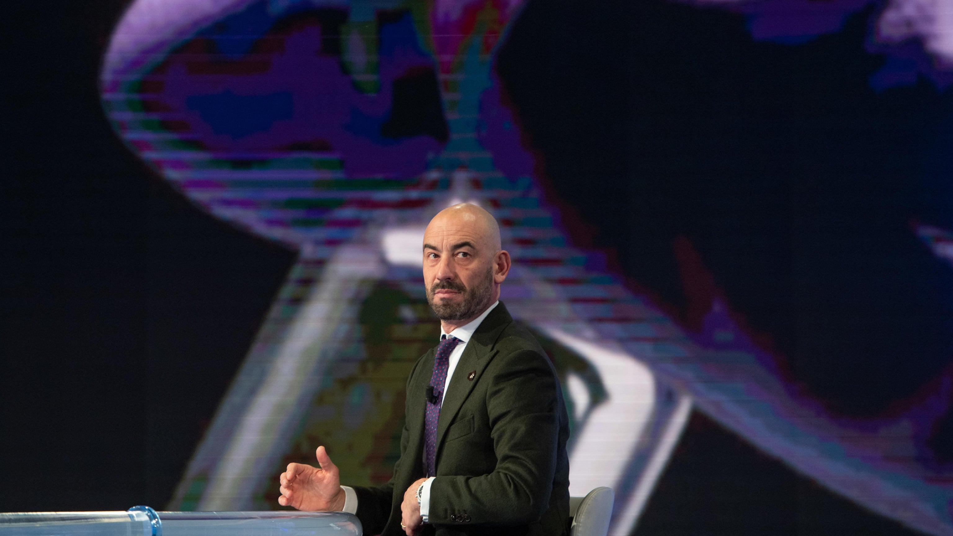 "Quarta dose ai 60enni? Inutile...": il monito choc di Bassetti