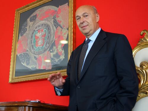 Il parroco Mieli celebra la messa di Raistoria
