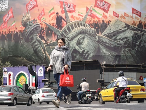 Russia e Cina con Teheran. Ma c’è il fronte democratico