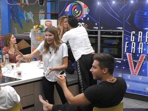 Il primo bacio del Gf Vip 4 è tra Pago e Adriana Volpe