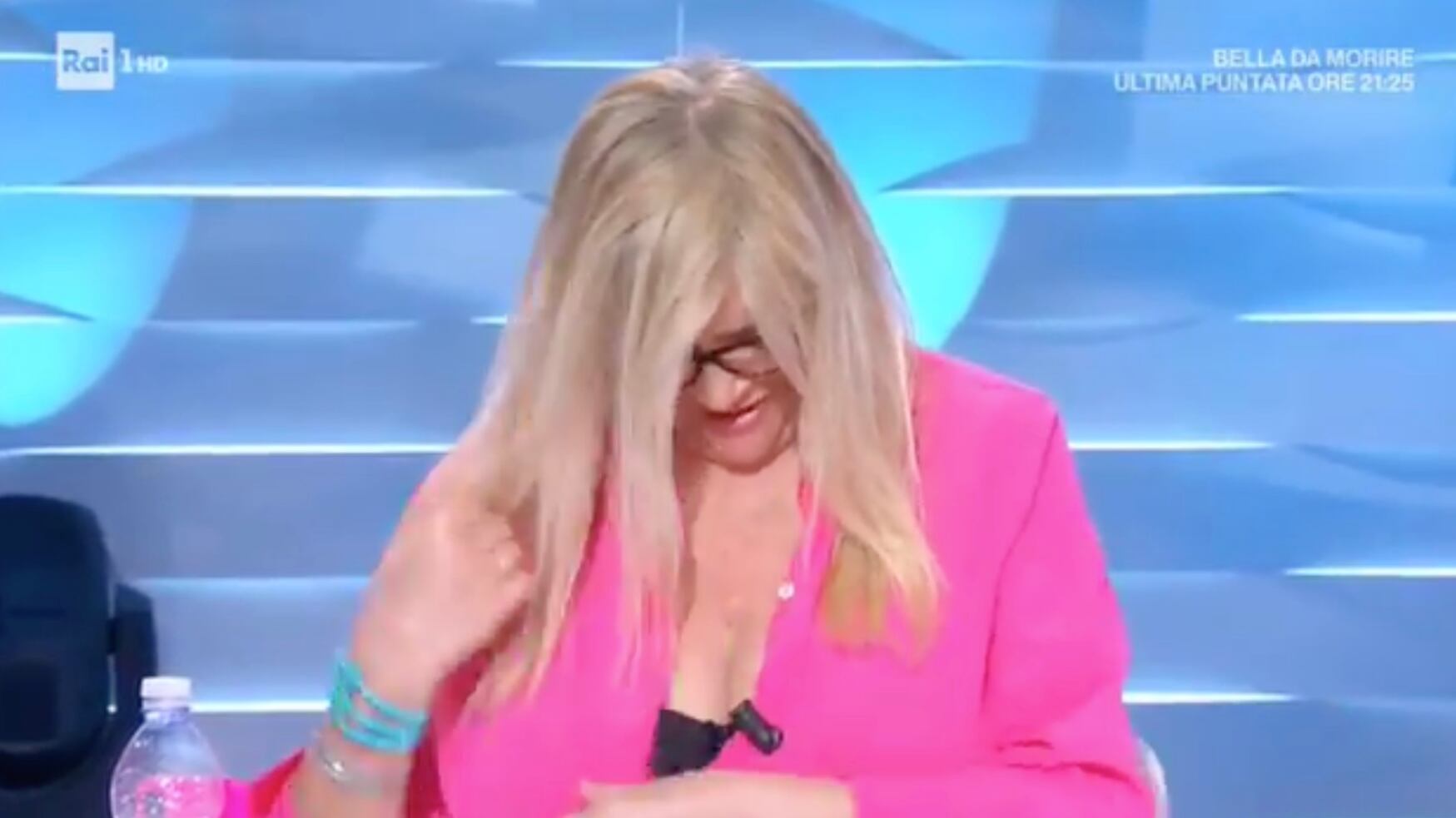Domenica In, incidente hot in diretta per Mara Venier