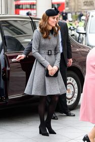 La Regina Elisabetta e Kate Middleton in visita al King's College  2