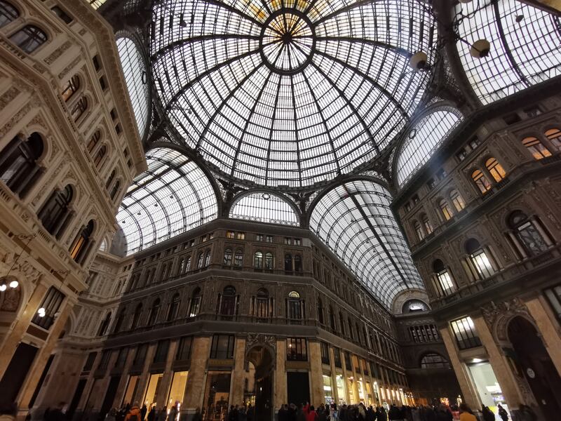 Tra insidie e fascino, nella Galleria Umberto di Napoli 1