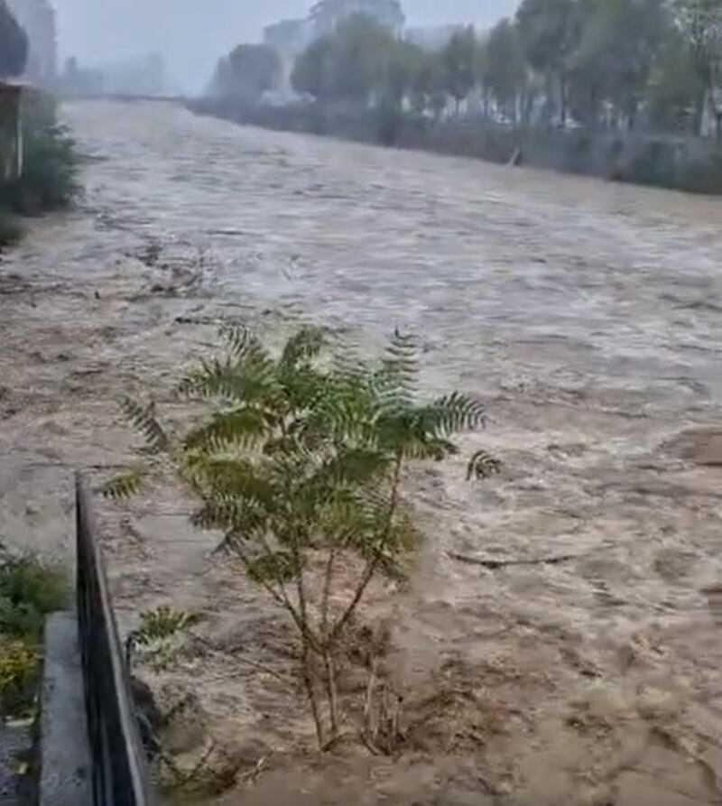 Il maltempo flagella la Liguria: strade allagate e fiumi in piena 4