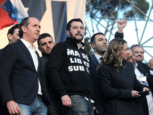 Lega in piazza a Roma, Salvini: "Renzi servo sciocco di Bruxelles"