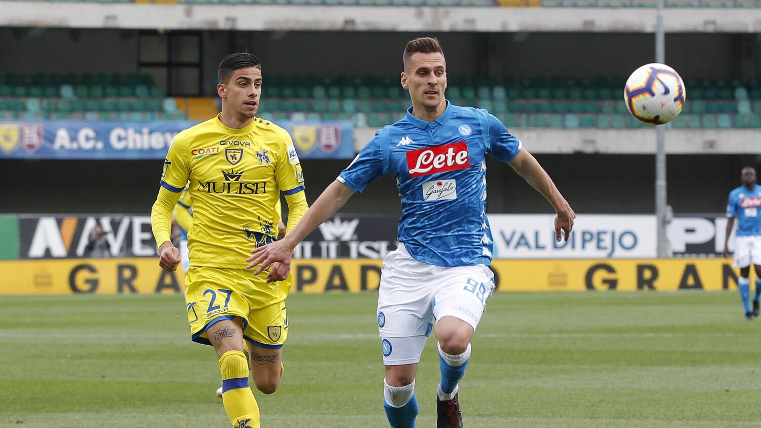 Il Napoli fa il compitino con il Chievo. La festa della Juve rinviata a sabato