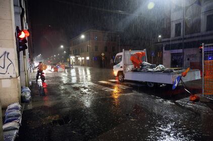 Maltempo a Bologna: alberi caduti, allagamenti ed esondazioni 4