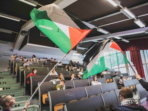 L'Intifada italiana tra assedi e ultimatum