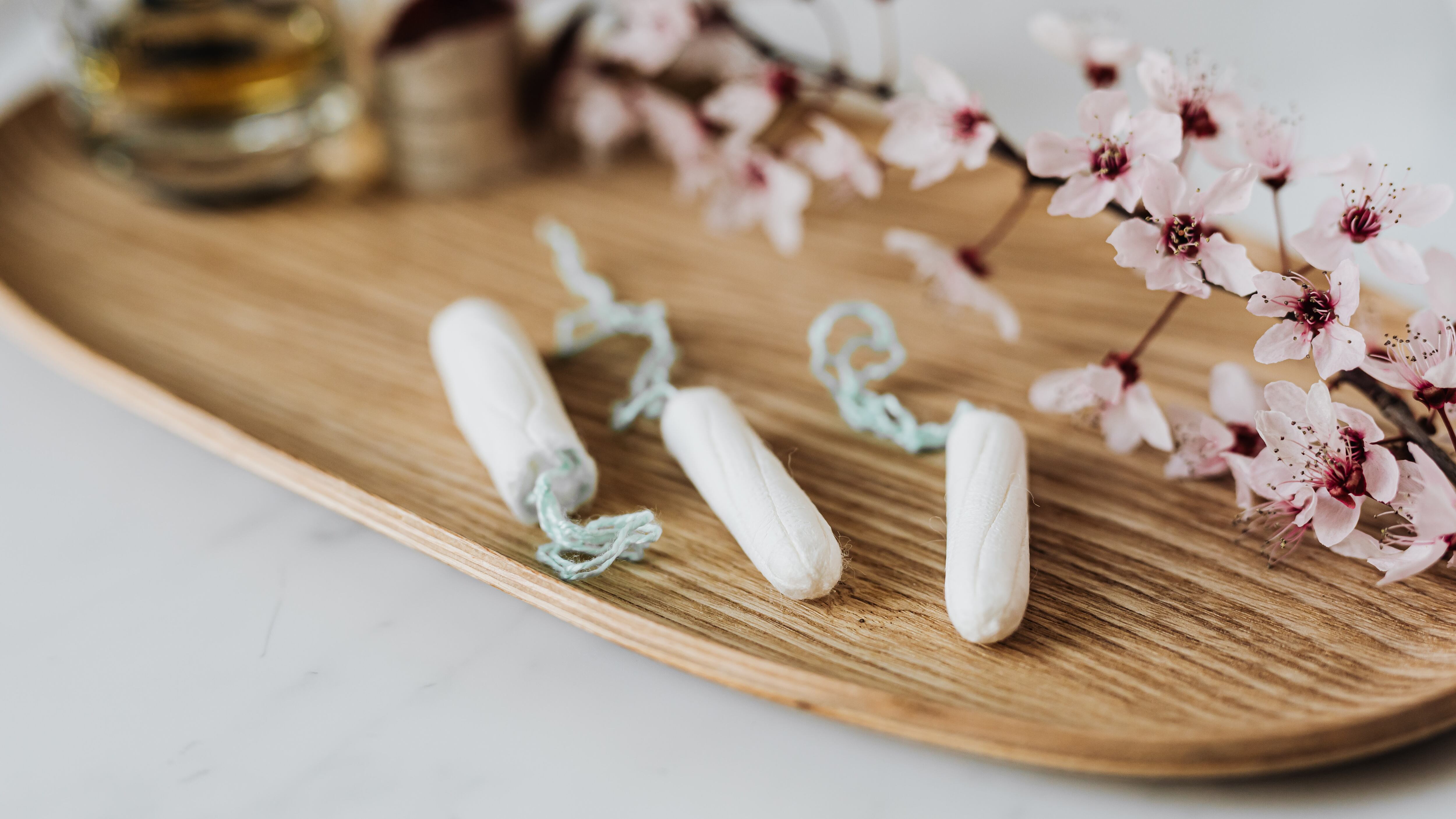 "Non solo le donne hanno il ciclo": bufera su Tampax