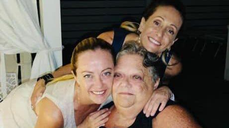 Devianze, Meloni pubblica foto con la madre obesa: "Posso odiare chi amo di più al mondo?"