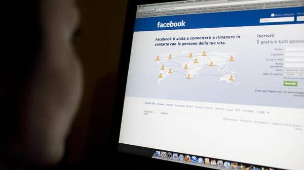 Le vietano Facebook e lei si impicca a diciassette anni