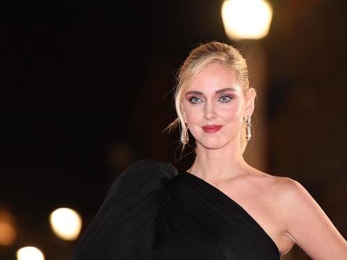 "Hai 40 anni...". La Ferragni in montagna scatena gli haters