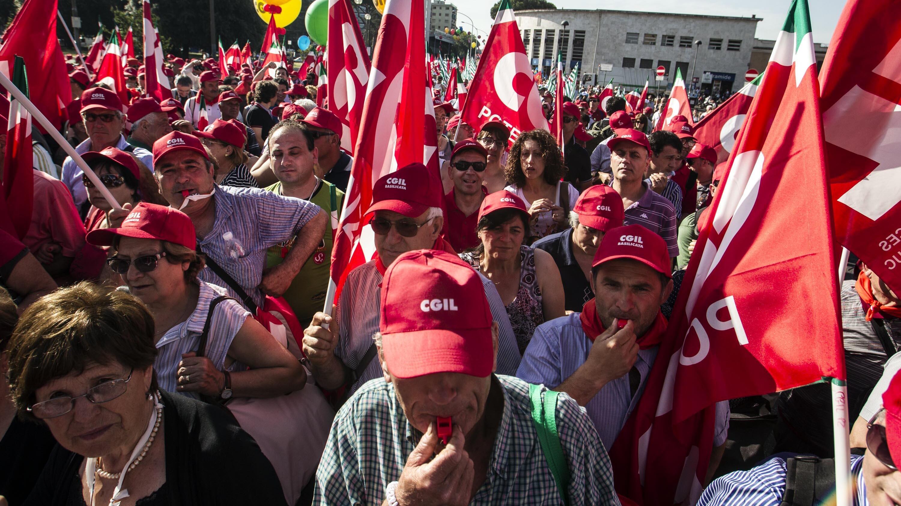 "Mi hanno molestata durante il corteo Cgil"