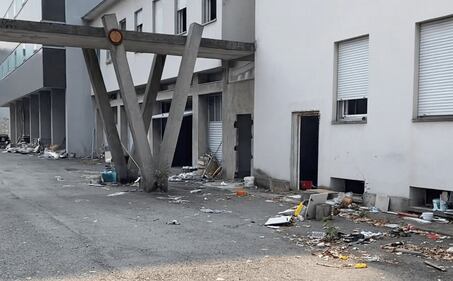 Migranti nell'edificio occupato dell'ex area casa editrice Ricordi 1