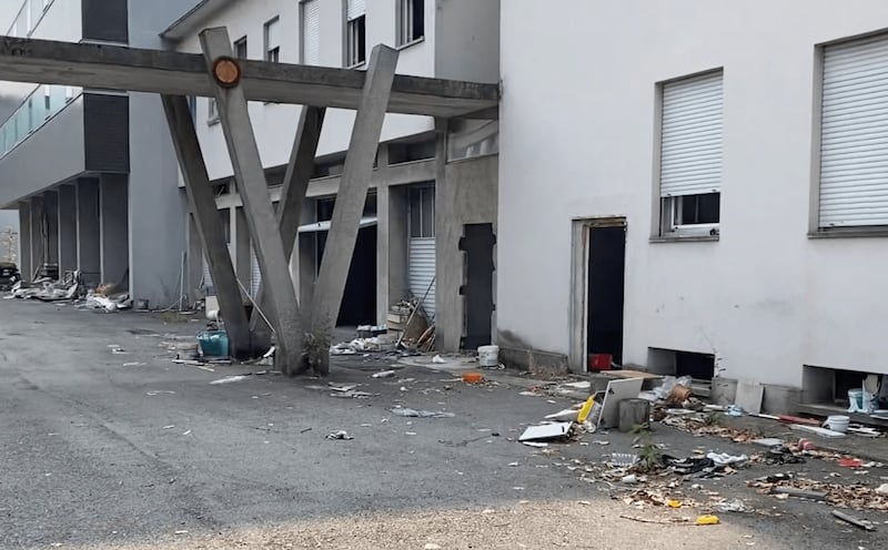 Migranti nell'edificio occupato dell'ex area casa editrice Ricordi 1