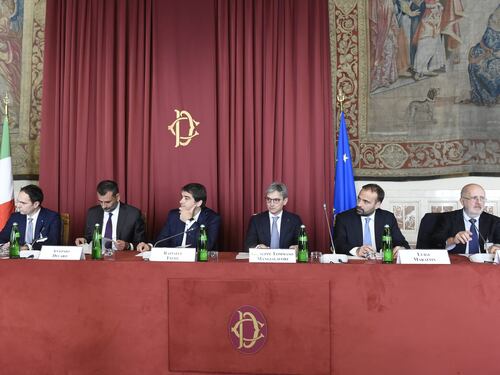 "Monitorare il Pnrr". L'attacco della Ue irrita il governo: "Fuori dalla realtà"
