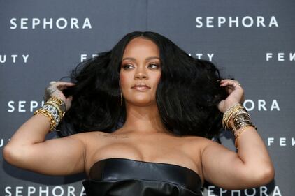 Rihanna hot, il corpetto è esplosivo 8