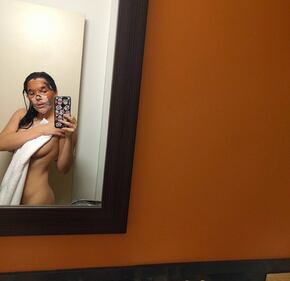 Valentina Nappi topless su Instagram 10