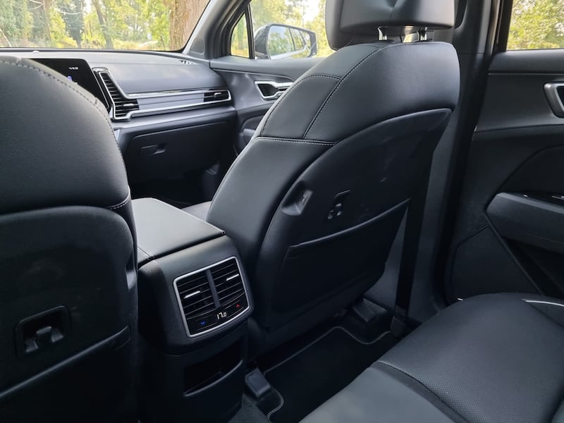 Kia Sportage HEV gallery: guarda le foto della prova su strada 14