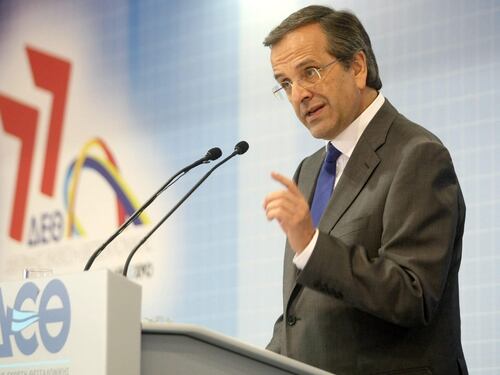 Grecia, Samaras: "O ci aiutate o rischiamo il nazismo"