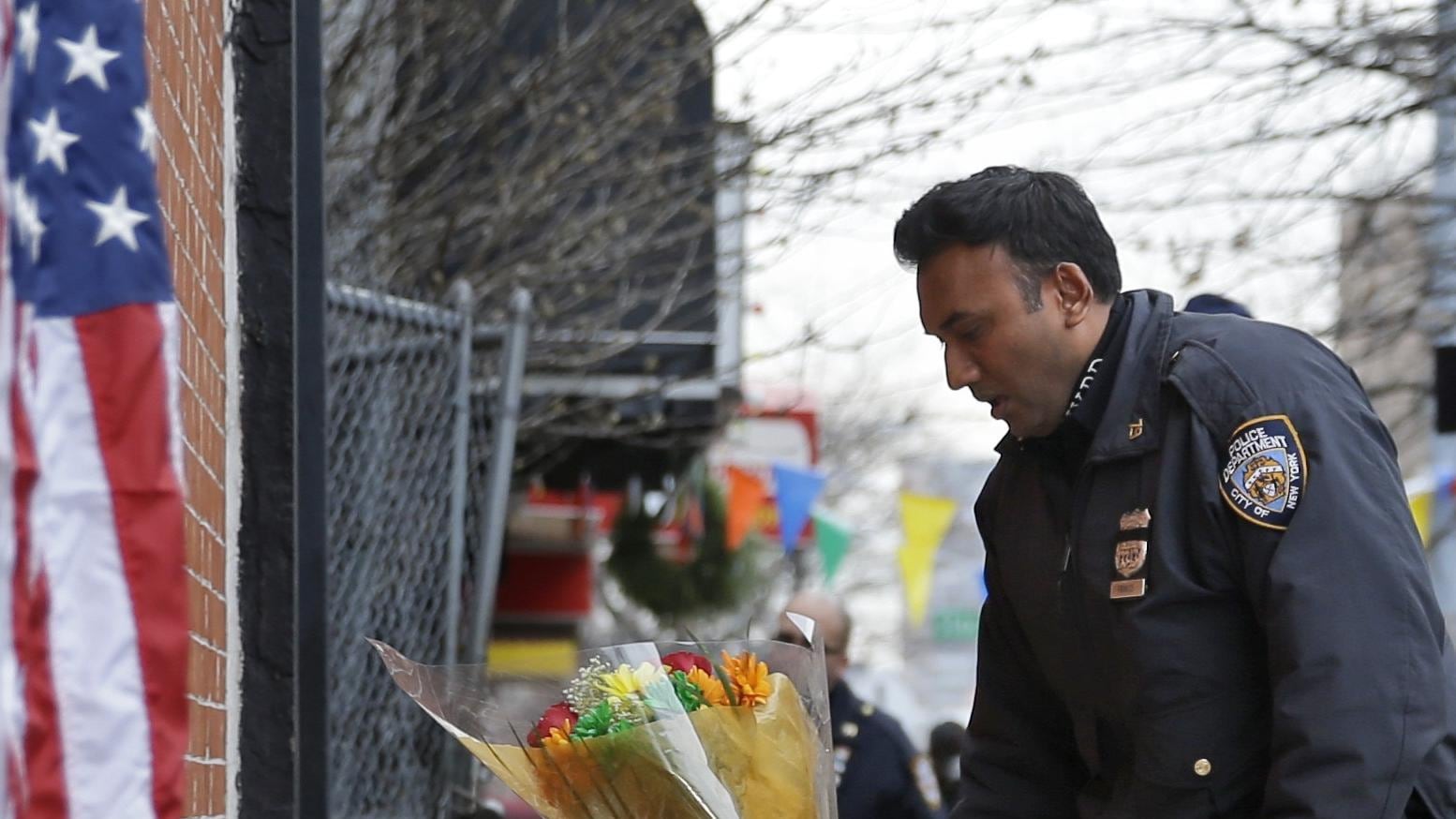Tre agenti uccisi in due giorni I poliziotti contro De Blasio