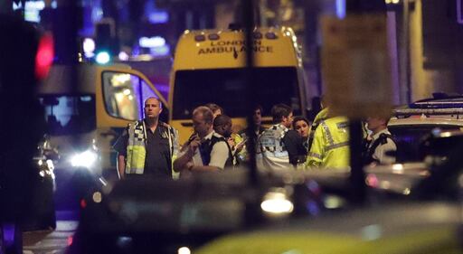 Londra, fuori dalla moschea dopo l'attacco 6