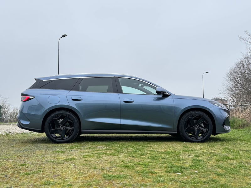 BYD Seal 6 DM-i Touring: la wagon cinese ibrida che pensa in grande