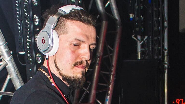 Ferrari in fiamme dopo lo schianto a 200 all'ora: chi era "Dj Style Q", una delle due vittime