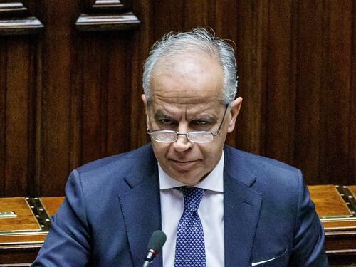 Scatta l'allerta massima sugli obiettivi sensibili. Espulsioni a quota 200